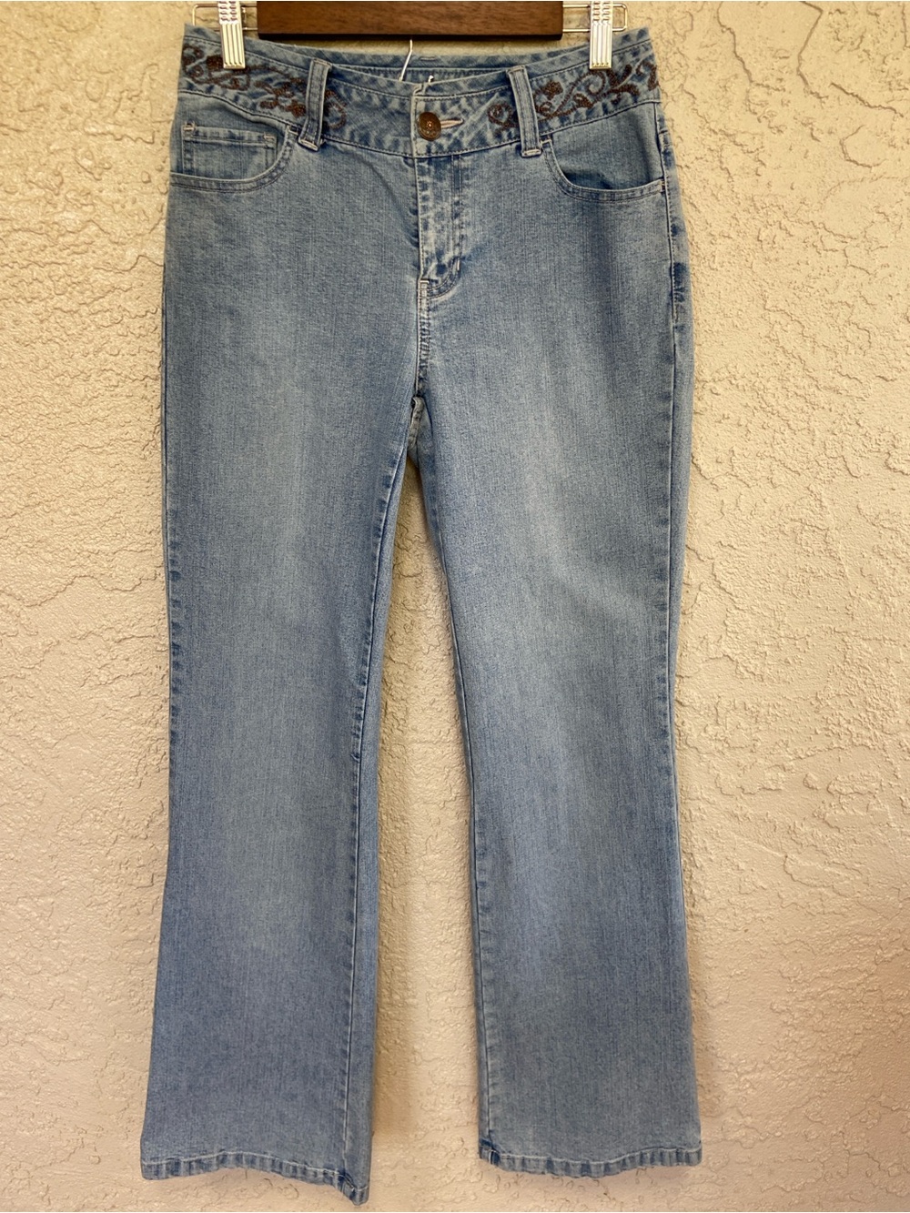 Style & Co Mid Rise Light Wash Boot Cut Stretch Jeans Embroidered Waist Size 4